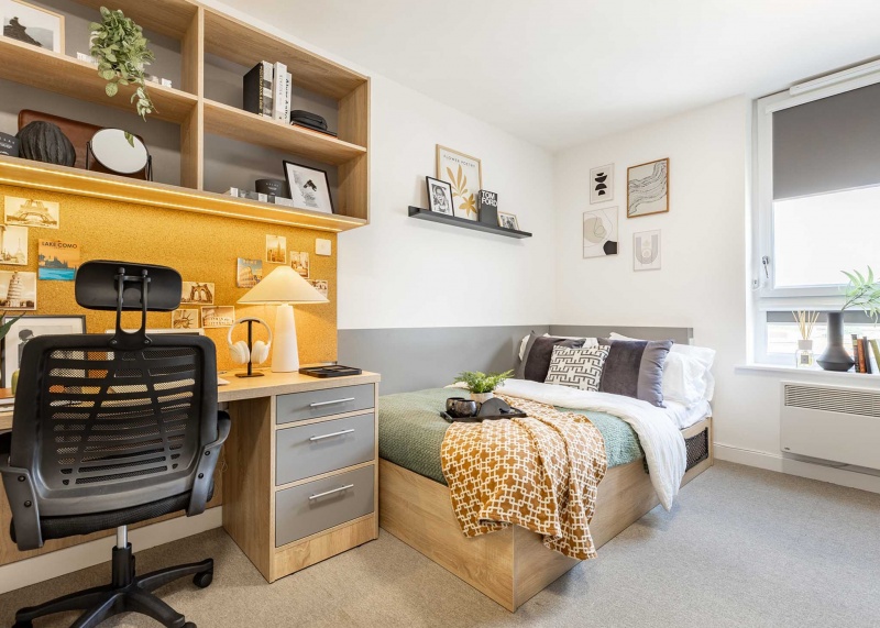 Bright ensuite room