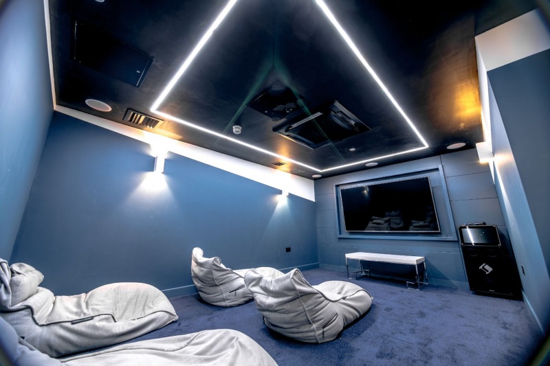  luxurious private cinema room with comfortable seating and a large screen, perfect for student movi