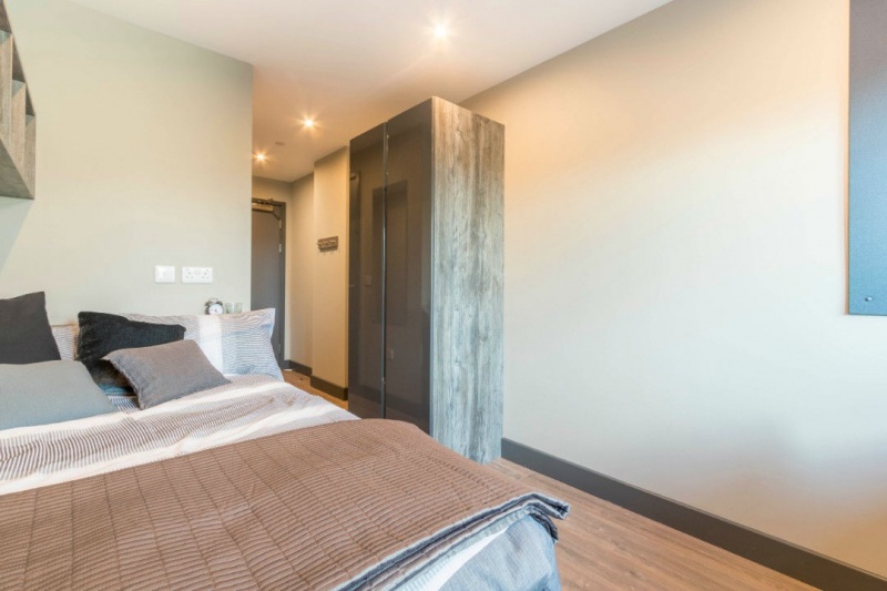 En-suite bedroom at Lumis Student Living 