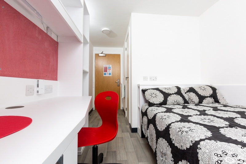 Single bedroom with en-suite bathroom at Abbey House, Coventry