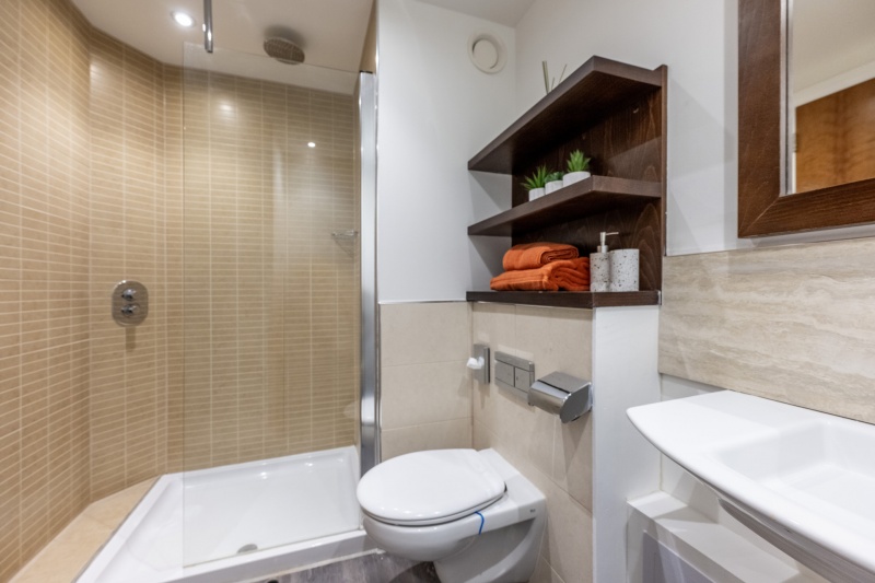 St Andrew Street Studio Bathroom