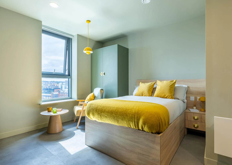 bright big ensuite room