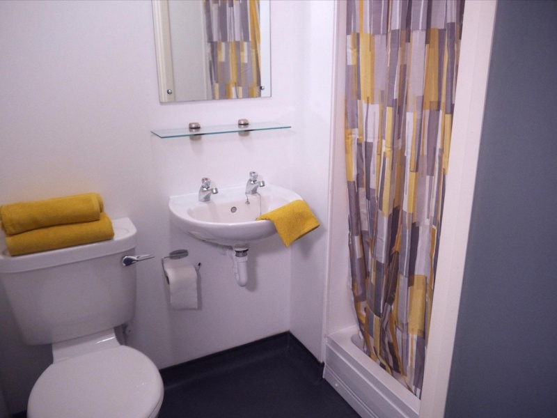 bathroom-in-linthorpe-hall
