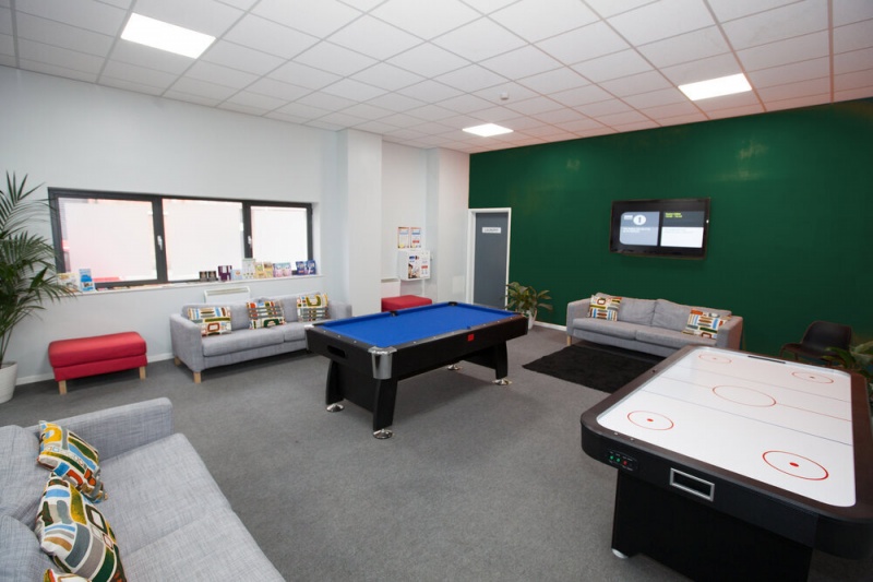 spacious-communal-area-in-linthorpe-hall-1