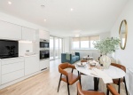 Bright apartment at Riverside Staine