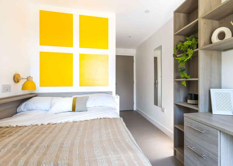 Timber Yard ensuite room Bristol