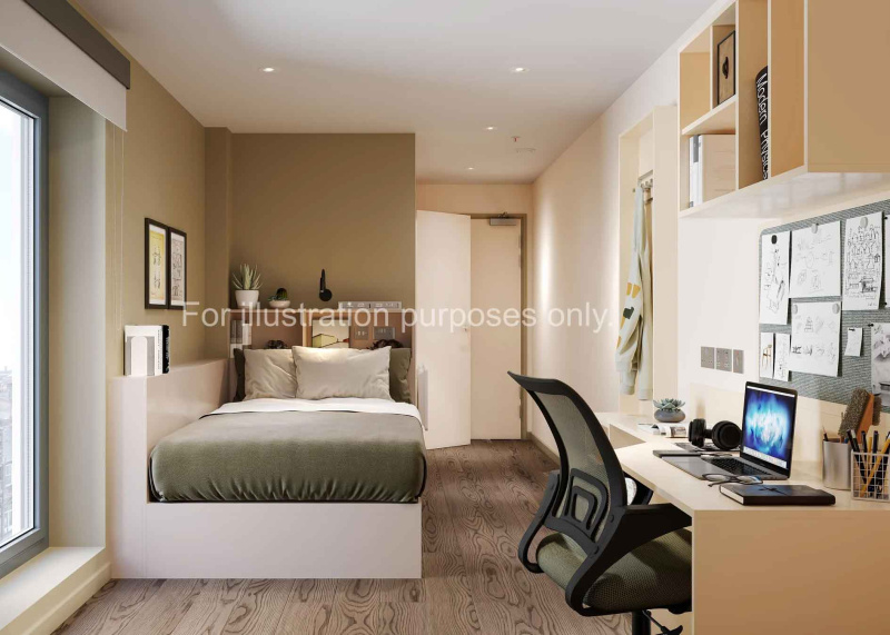 Ensuite room with study desk 