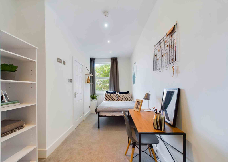 sRoom at the 7 bedroom student house Derby