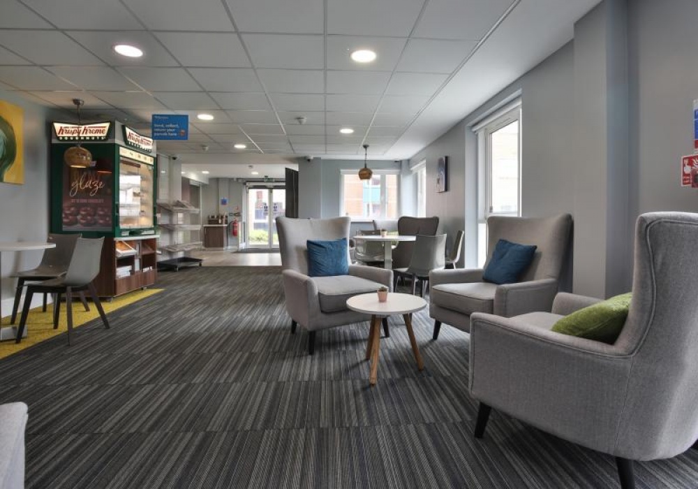 The Pavilions, Lincoln Hallbookers Reviews By Students