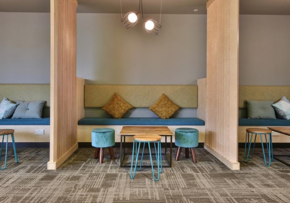 The Pavilions, Lincoln Hallbookers Reviews By Students