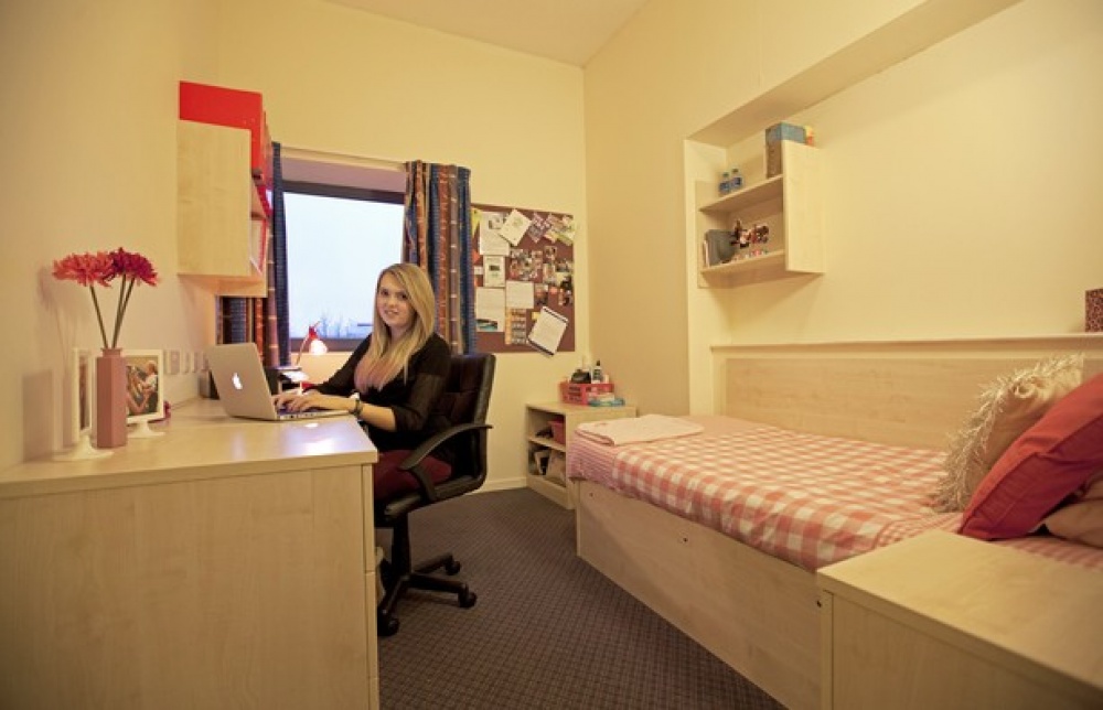 Orion Point Southampton Hallbookers Reviews