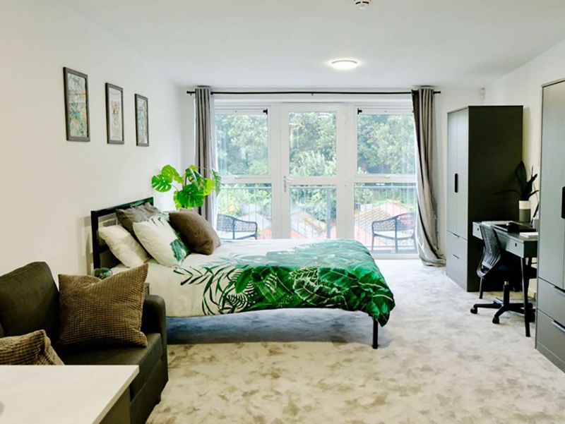 Extra Large Studio Flat Carr Mills