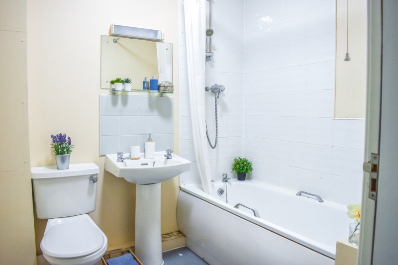 Bathroom, ensuite room Agnes Jones House