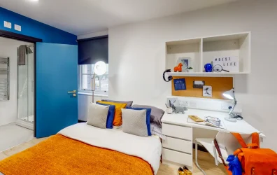 Bright and comfortable Single en-suite bedroom at Agnes Jones House, Liverpool