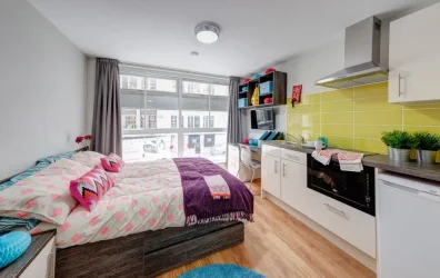 Stanley_Court_Liverpool_Studio_Bed_Area_Unilodgers_14960566031_1