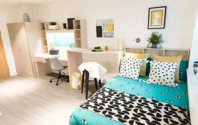 Single bedroom with en-suite bathroom at Holden Court Brighton