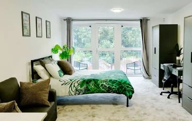 Extra Large Studio Flat Carr Mills
