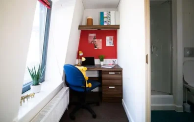 the_craft_building_slideshow_bedroom_desk_2020